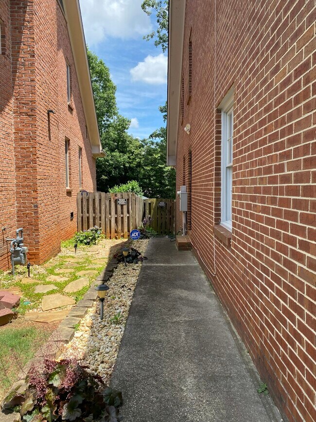 Foto del edificio - 1165 Vineyard Ct
