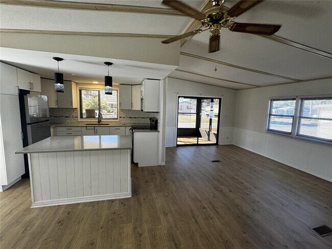 Foto del edificio - 1003 Oren Ave