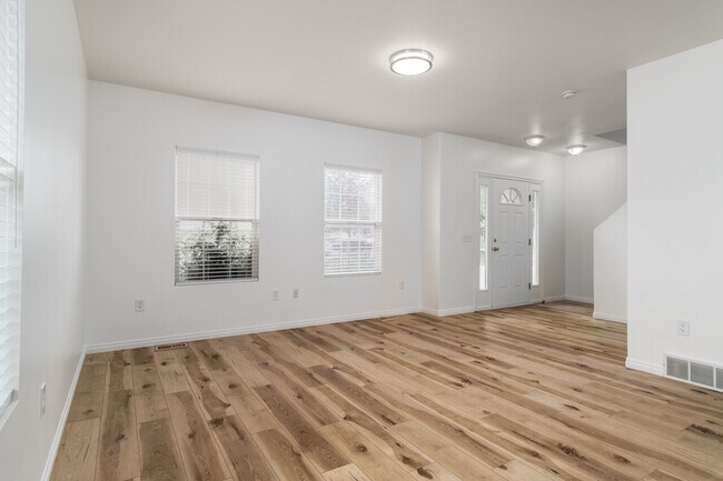 Building Photo - 6789 Bottlebrush Ln