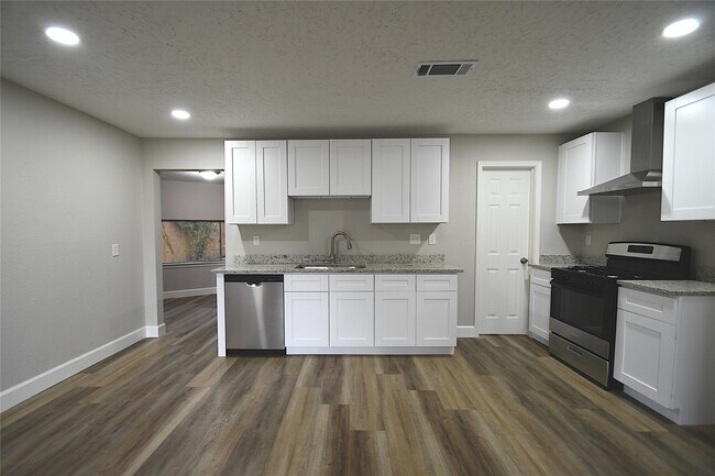 Foto del edificio - 8535 Tilgham St