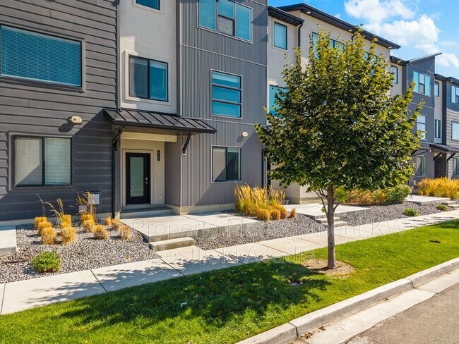 Foto del edificio - 419 Wood Stream Rd