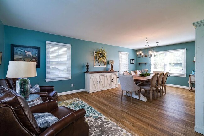 Building Photo - Gorgeous, large Home in Indian Hill Schools