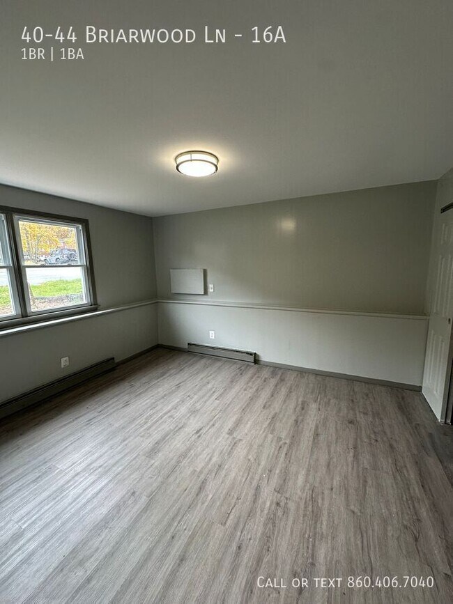 Foto del edificio - 40-44 Briarwood Ln-16A