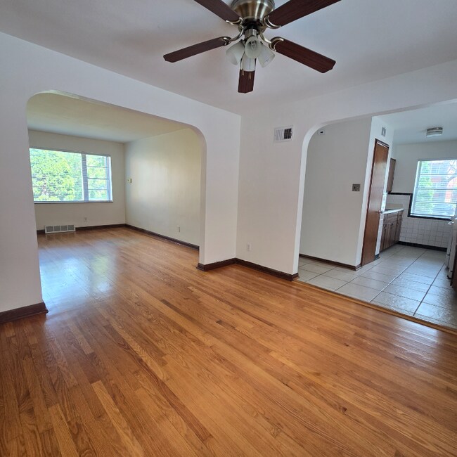 Foto del edificio - 5301 Jamieson Ave