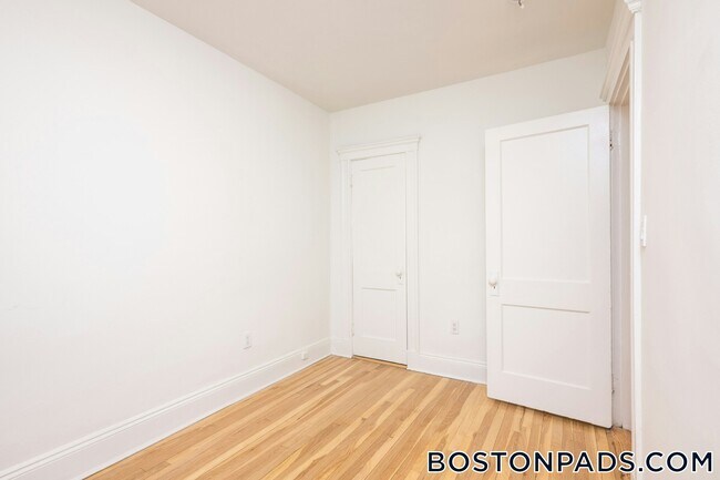 Foto del edificio - 288 Chestnut Hill Ave