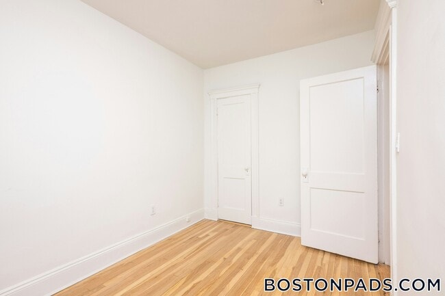 Building Photo - 288 Chestnut Hill Ave