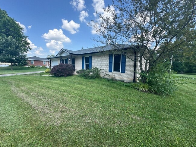 Building Photo - 1704 Twinbrook Dr