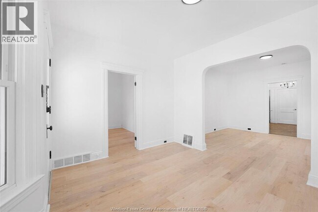 Building Photo - 1045 Gladstone Ave