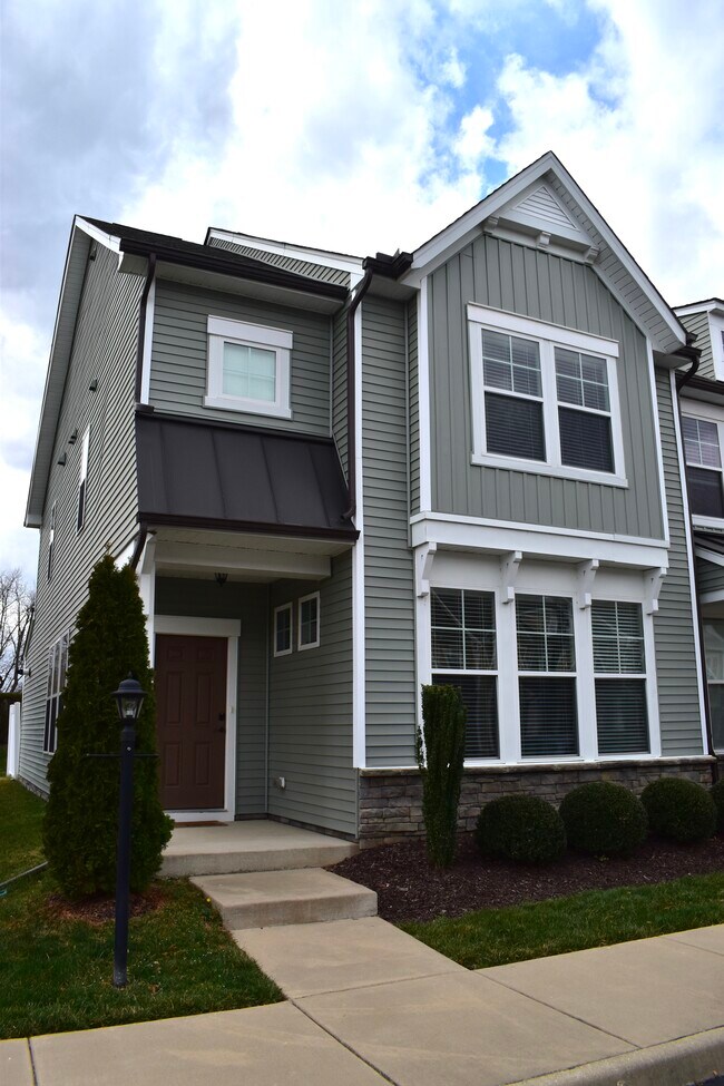 Foto del edificio - 8043 Rutland Village Dr