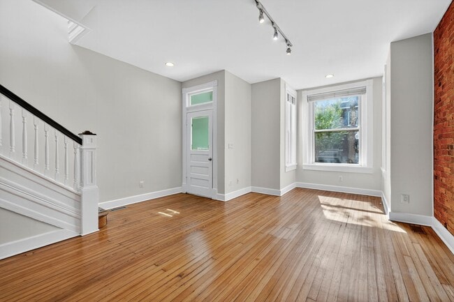 Building Photo - 1427 Monroe St NW