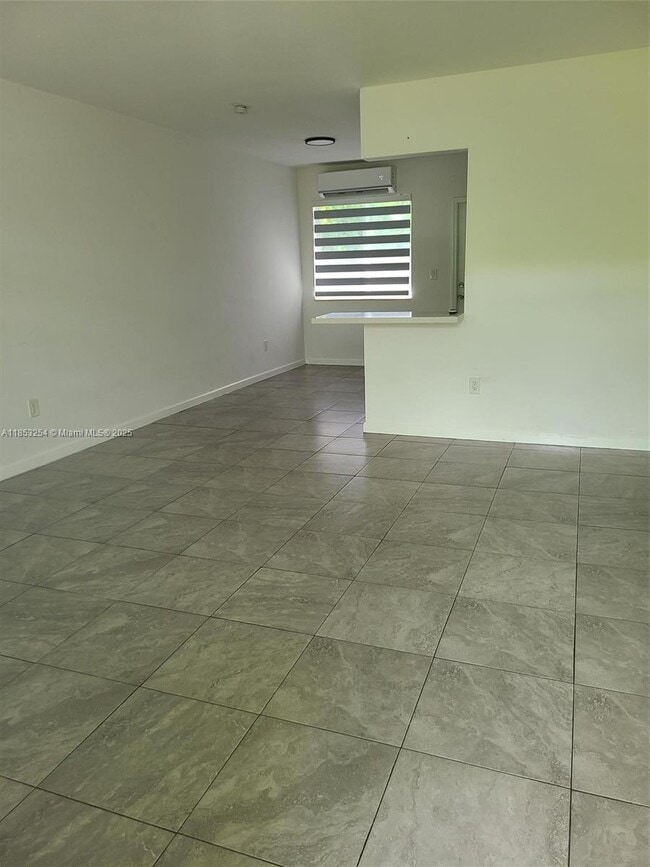 Foto del edificio - 1365 NE 111th St