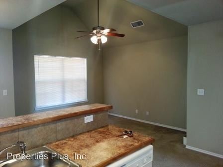 Building Photo - 918-918 Pebble Brook