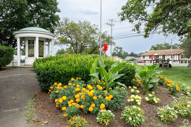 Green spaces and gardens are frequent in Latham adding to the pleasant atmosphere in Latham.