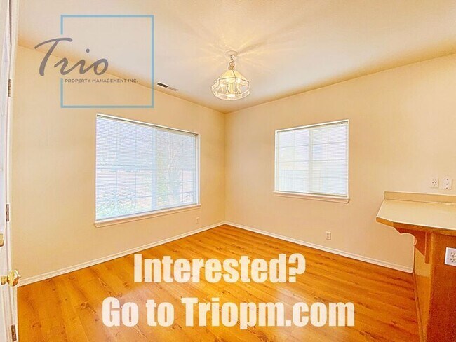 Foto del edificio - 2970 Dahlia Ln