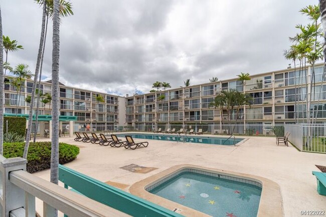 Building Photo - Beachfront Condo in Makaha Surfside