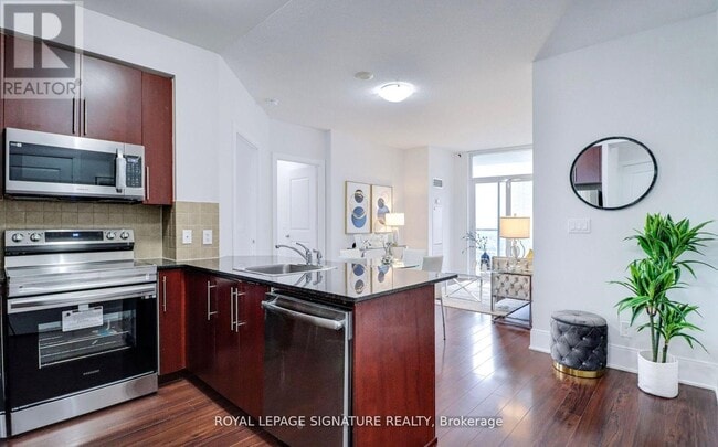 Photo du bâtiment - 330 Burnhamthorpe Rd W