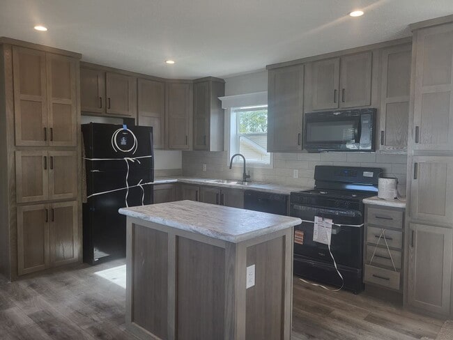 Building Photo - 73 Meadowlark Ln