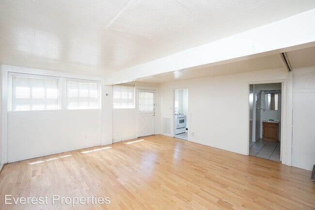 Building Photo - 2545 Benvenue Ave