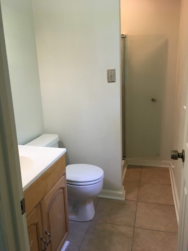 Master bathroom - 107 Rockbridge Rd