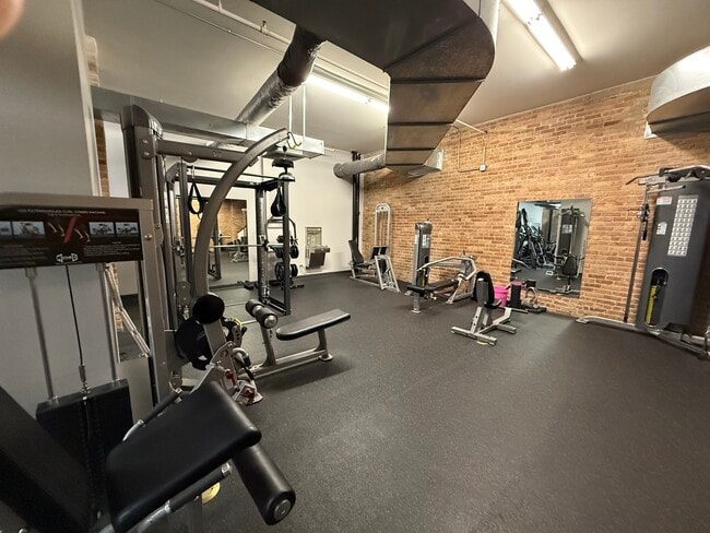 Foto del edificio - 525 W Superior St