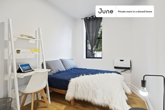 Building Photo - Cozy Private ROOM in Greenpoint