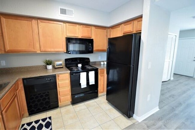 Building Photo - 3656 N Goldenrod Rd