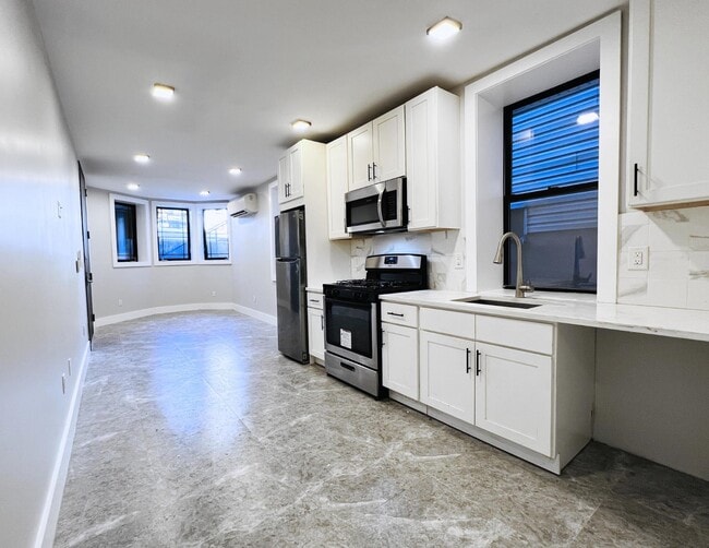 Building Photo - 126 Randolph Ave