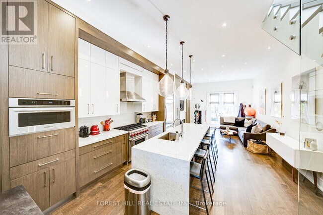 Building Photo - 15 A Roslin Ave