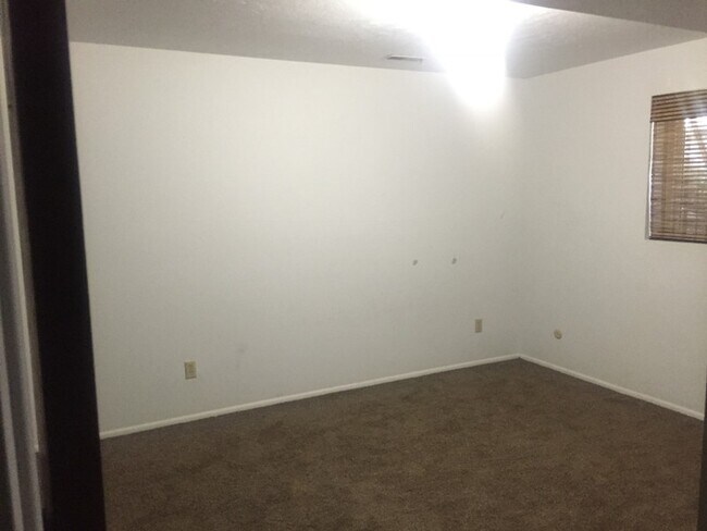 Building Photo - 4688 Porter Ave