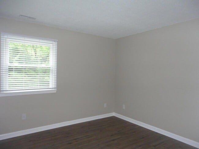 Building Photo - 137 W Barbee St