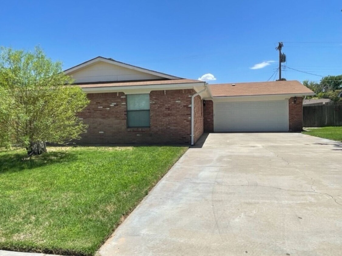 Primary Photo - Nice Three Bedroom, 2 Bath home for rent.