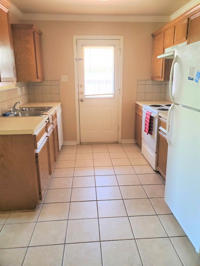 Building Photo - 1412 Van Zanten Ct