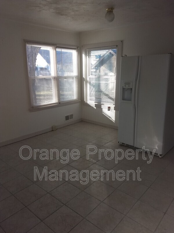Building Photo - 5814 N 25th Ave