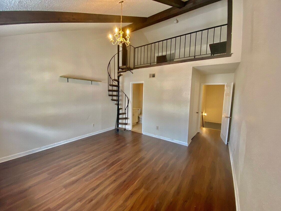 Large Master Bedroom w/Loft, perfect for 3rd bedroom or office - 728 Hinyub Ave