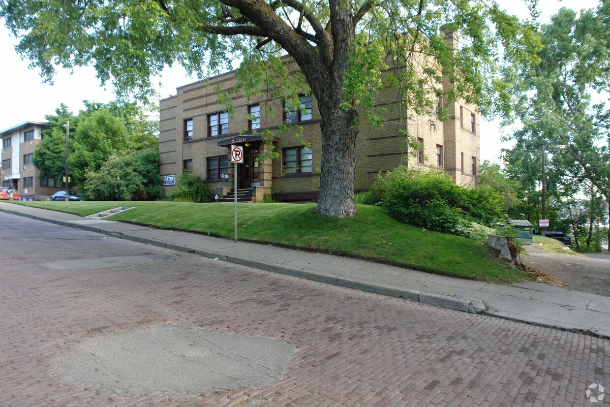 Building Photo - 1226 W 5th Ave