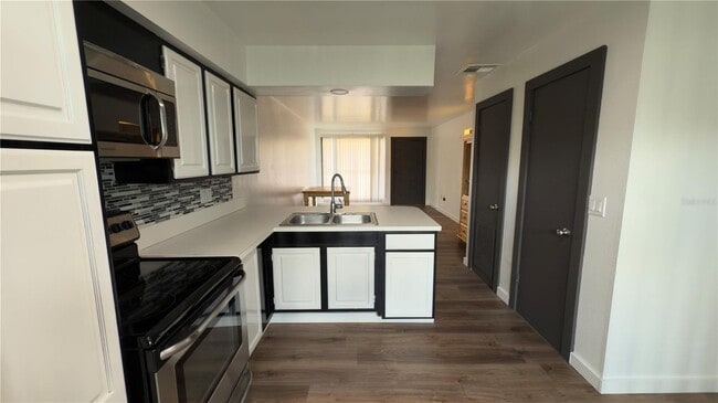 Foto del edificio - 1909 Caralee Blvd