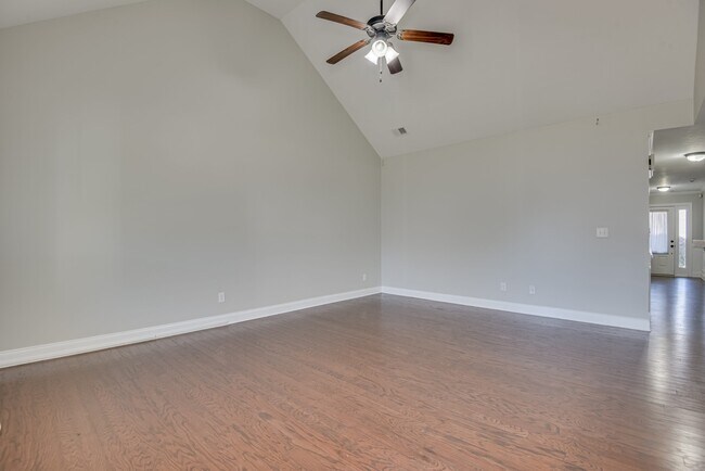 Building Photo - 1721 Dunmore Ave