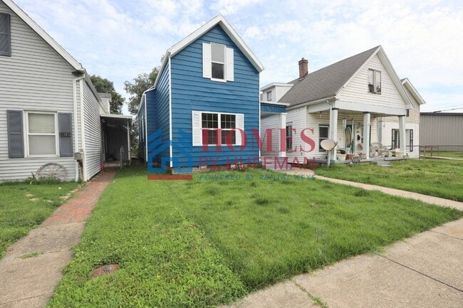 Building Photo - Three Bedroom House | Two Bathrooms | Detached Garage