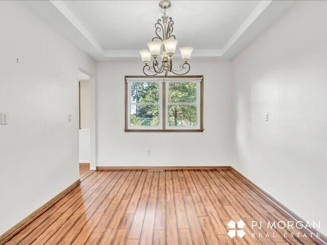 Building Photo - 3 bedroom 2 bath house in a great location!