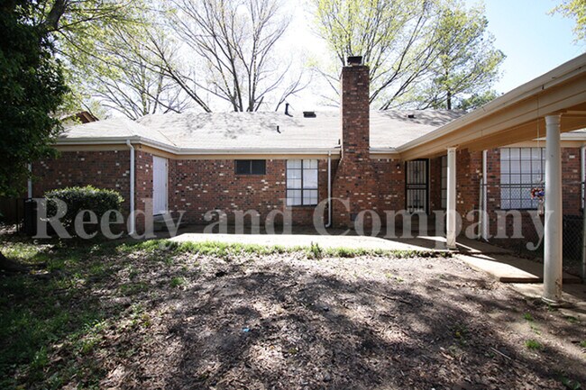 Building Photo - 6116 Live Oak Cove