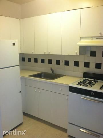 Building Photo - 864 Hegeman Ave