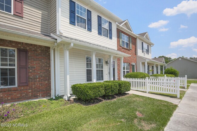 Foto del edificio - 103 Meadowbrook Ln