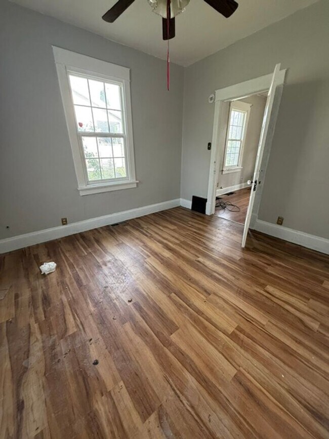 Building Photo - 2 Bedroom / 1 bathroom House in Peoria, IL