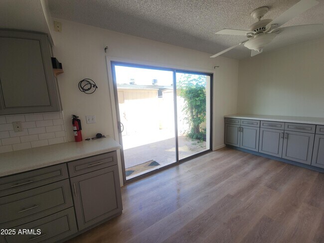 Foto del edificio - 3811 S Mill Ave