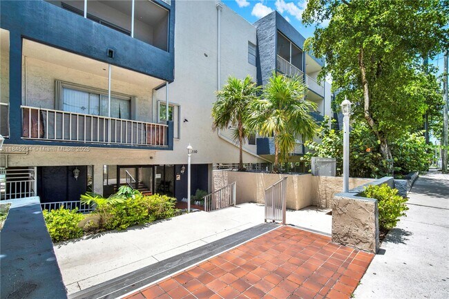 Foto del edificio - 16750 NE 10th Ave