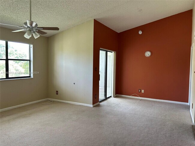 Foto del edificio - 530 S Park Rd
