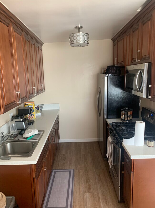 Foto del edificio - 3232 Estara Ave