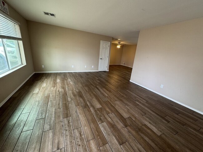 Building Photo - Maryvale