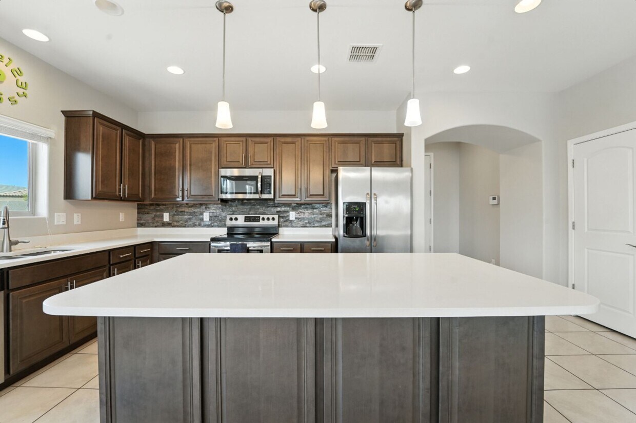 Foto principal - Welcome to this stunning 3-bedroom, 2-bath...