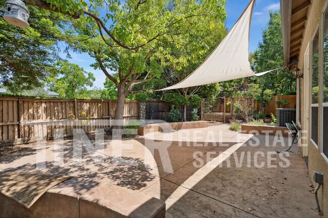 Foto del edificio - 4902 Knights Way